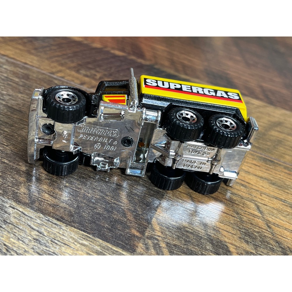Vintage 1981 Matchbox Peterbilt Supergas Tanker Truck Black Yellow Macau Diecast - Picture 5 of 7